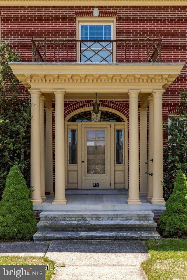 entrance to property featuring a porch