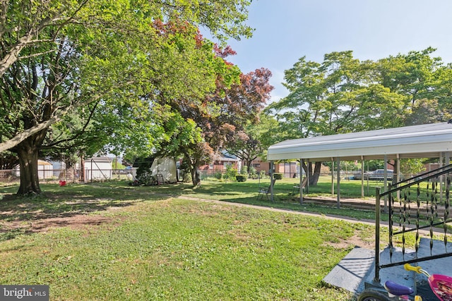 view of yard with a storage unit