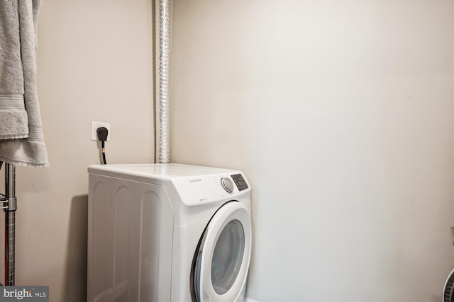 laundry room featuring washer / dryer