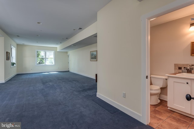 empty room with carpet flooring and sink