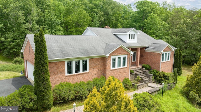 view of front facade with a garage