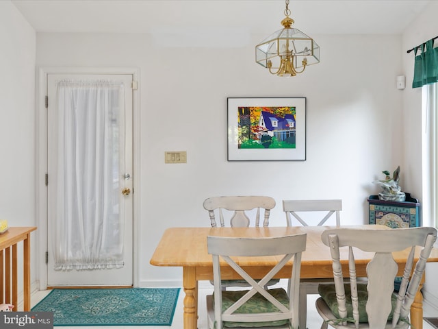 dining room with a notable chandelier and breakfast area