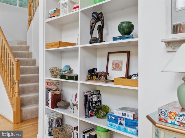 room details featuring hardwood / wood-style floors