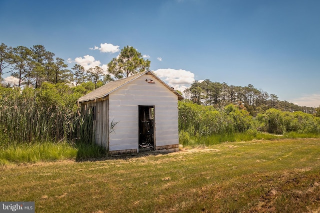 view of outbuilding with a yard