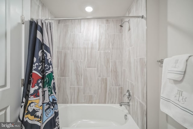 bathroom featuring shower / tub combo with curtain