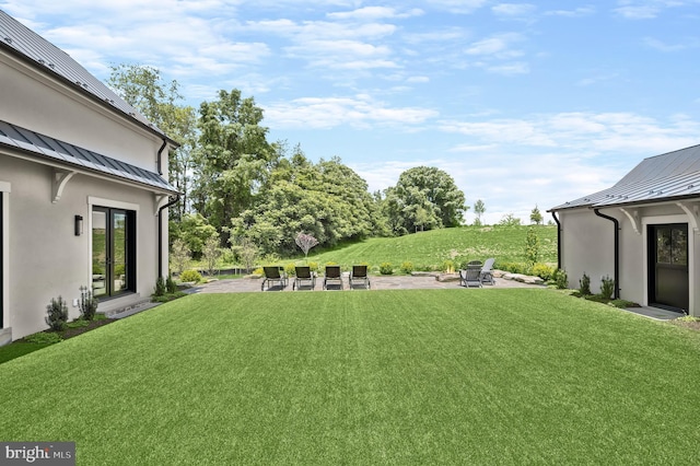 view of yard with a patio