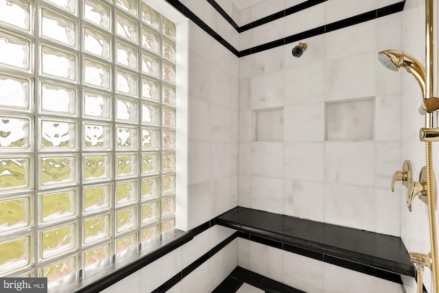 bathroom featuring tiled shower