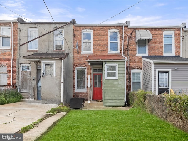 121 S Monastery Ave S, Baltimore, MD 21229 - back of property featuring brick siding and a yard