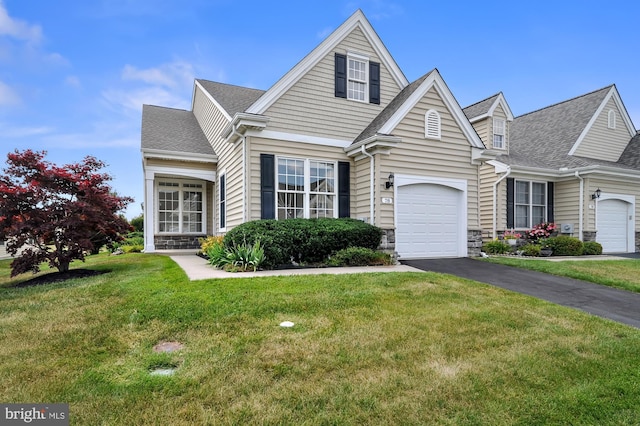 cape cod house featuring a front lawn