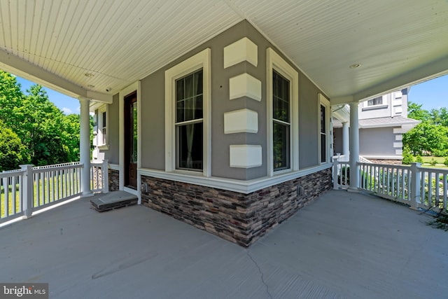 view of patio / terrace with covered porch