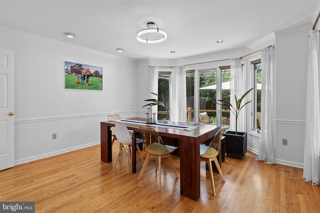 dining room featuring light hardwood / wood-style flooring and ornamental molding