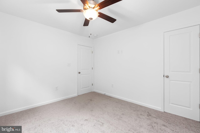 carpeted empty room featuring ceiling fan