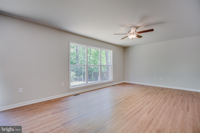 unfurnished room featuring light hardwood / wood-style floors and ceiling fan