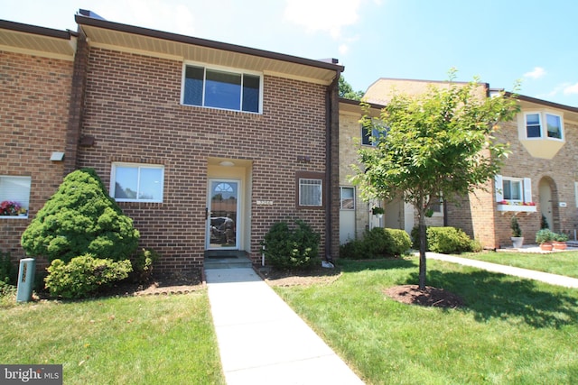 view of front of home with a front yard