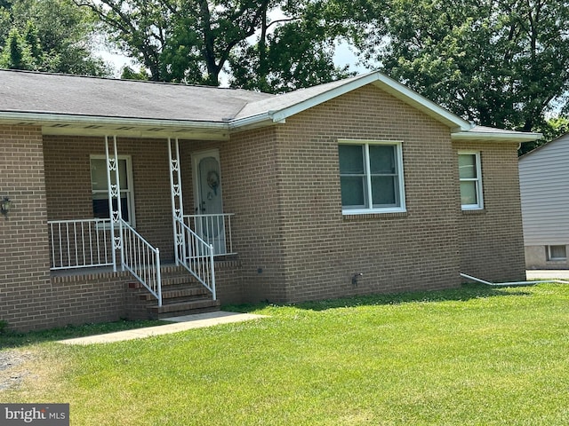 view of front of property with a porch and a front lawn