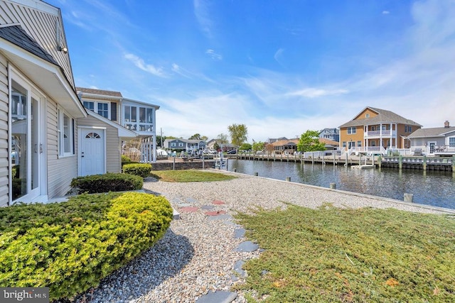 view of yard featuring a water view