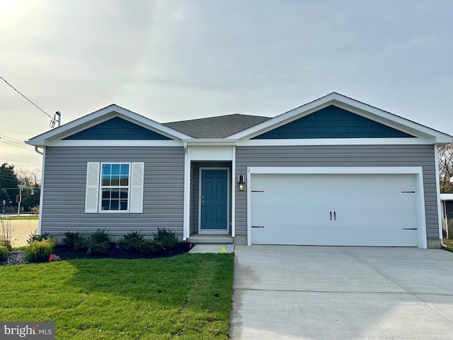 view of front of home featuring a front yard and a garage