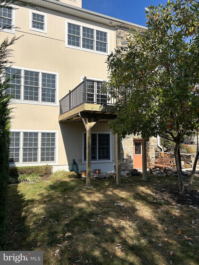 rear view of house featuring a yard