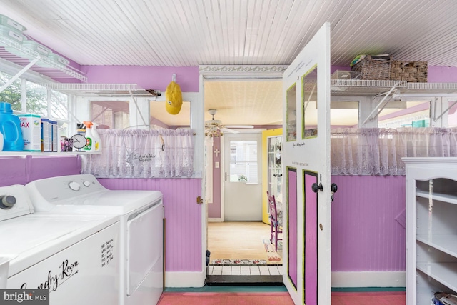 washroom with a wealth of natural light, ceiling fan, light wood-type flooring, and washing machine and dryer