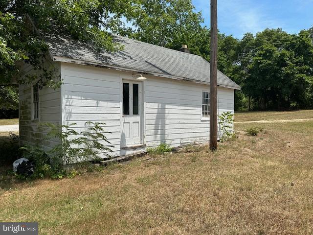 view of outbuilding featuring a yard