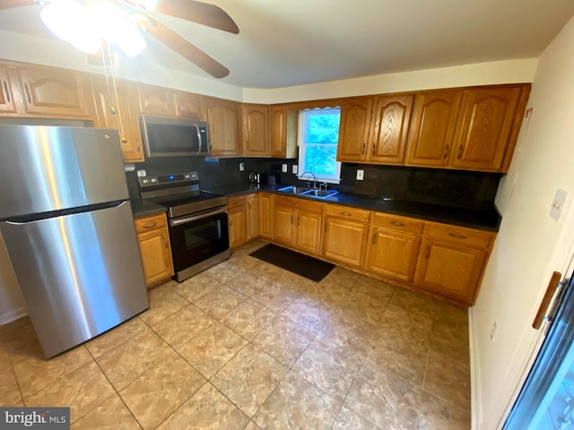 7200 Havre Turn Turn, Upper Marlboro, MD 20772 - kitchen with stainless steel appliances, decorative backsplash, and dark countertops