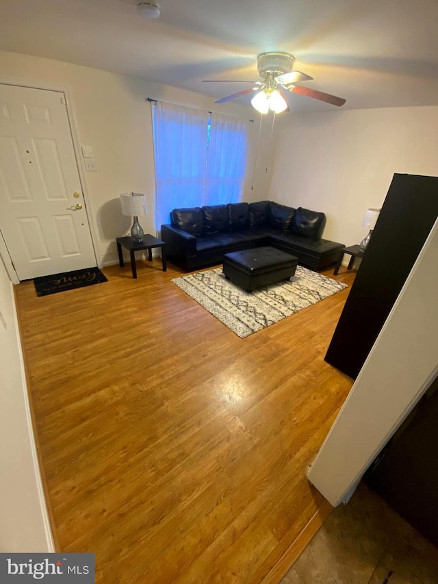 7200 Havre Turn Turn, Upper Marlboro, MD 20772 - living room featuring wood finished floors and a ceiling fan