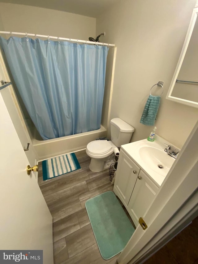 7200 Havre Turn Turn, Upper Marlboro, MD 20772 - bathroom featuring shower / bathtub combination with curtain, vanity, and wood finished floors