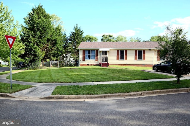 view of front of property featuring a front yard