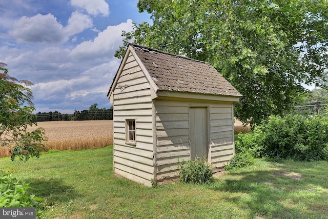 view of outbuilding featuring a yard