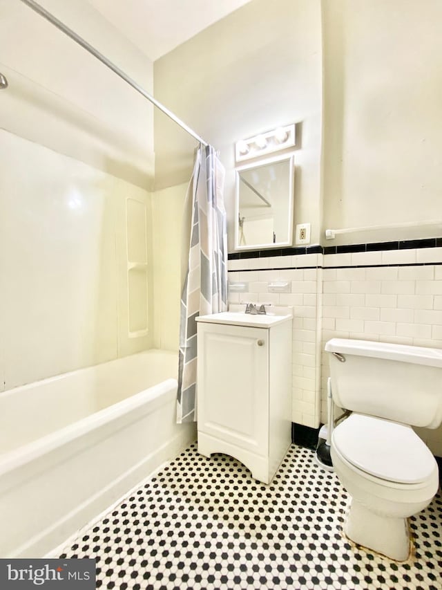 full bathroom featuring tile flooring, tile walls, shower / bathtub combination with curtain, toilet, and vanity