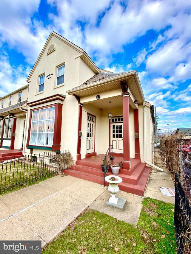 view of front facade with covered porch