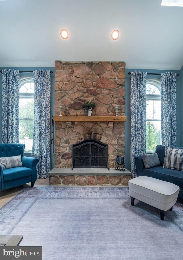 living room featuring recessed lighting, a healthy amount of sunlight, and a fireplace