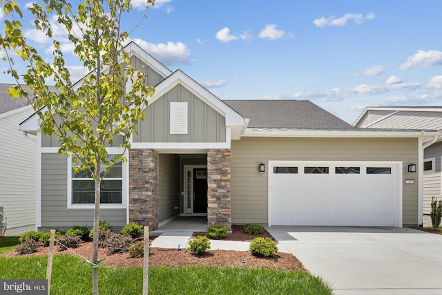 view of front facade with a garage