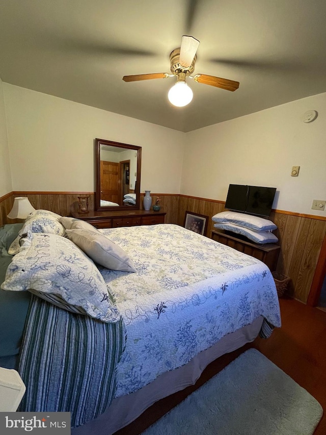 bedroom with ceiling fan