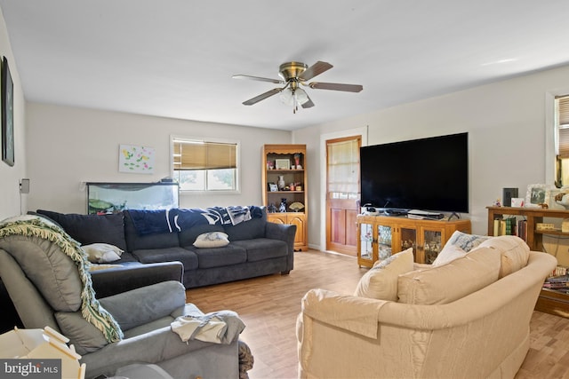 484 Brough Rd, Abbottstown, PA 17301 - living area with a ceiling fan and light wood finished floors