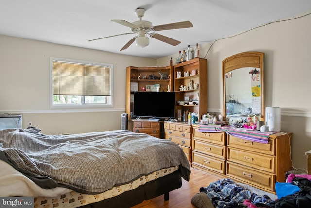 484 Brough Rd, Abbottstown, PA 17301 - bedroom featuring light wood-style flooring and a ceiling fan