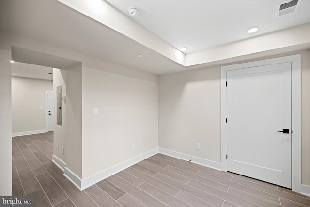 unfurnished room featuring recessed lighting, baseboards, visible vents, and wood tiled floor