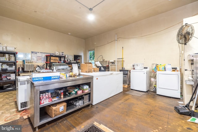 laundry room featuring independent washer and dryer