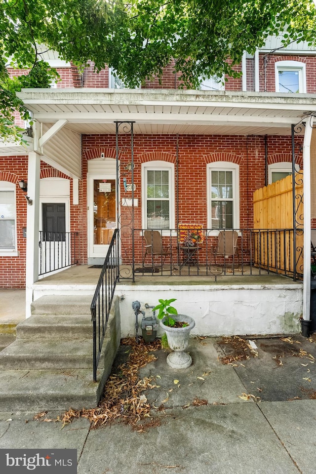 view of front of house with a porch