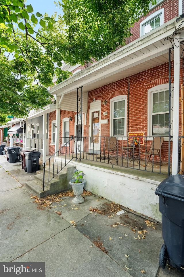 view of front facade with a porch