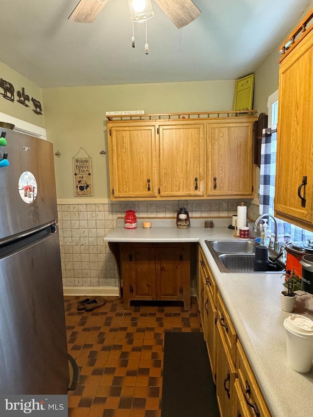 kitchen with stainless steel fridge, sink, and ceiling fan