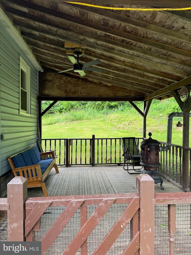 deck with ceiling fan