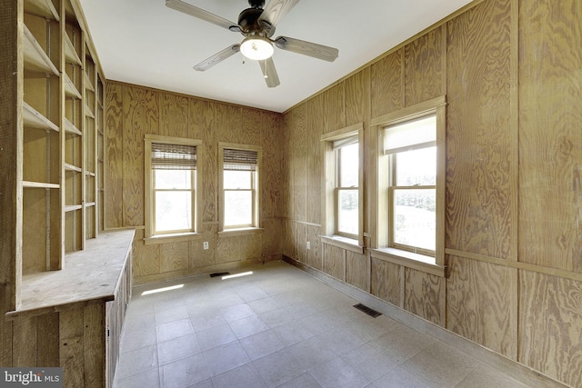 empty room with ceiling fan