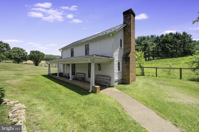 view of front of house featuring a front yard and covered porch