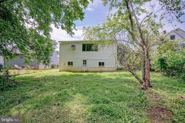 back of house featuring a yard