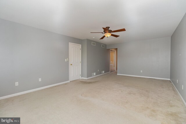 carpeted empty room featuring ceiling fan