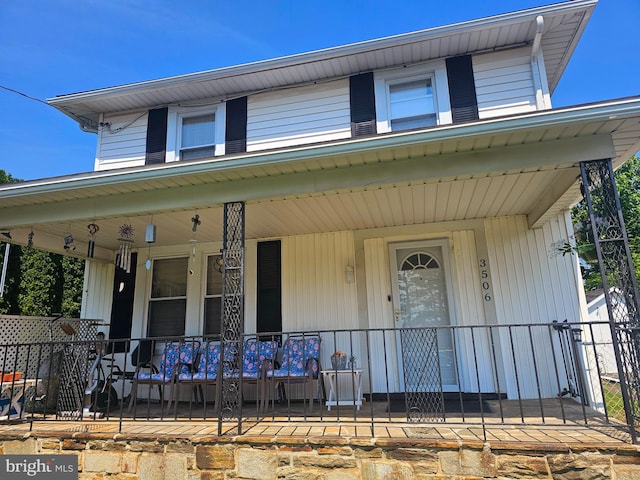 view of front facade featuring a porch