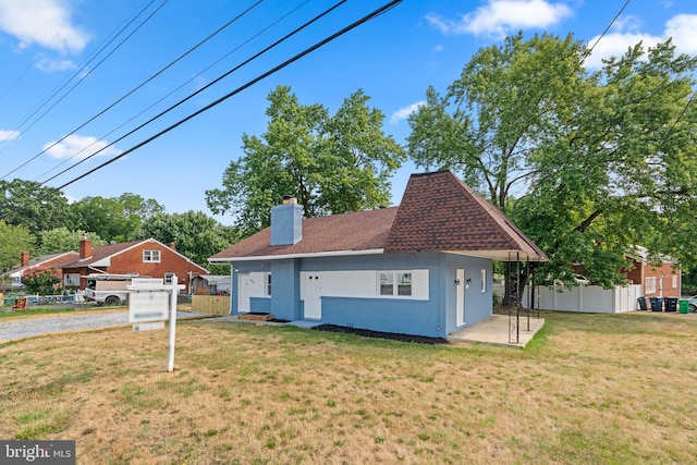 view of front of home featuring a patio area and a front yard