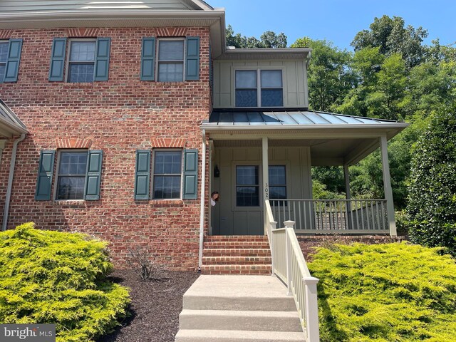 view of front of property with a porch