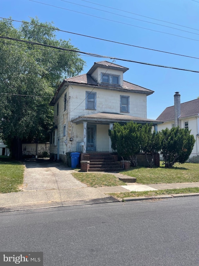 view of front of home featuring a porch and a front lawn